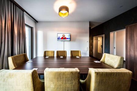 Best Western Plus Royal Suites - 13