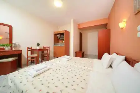 Makrina - 26