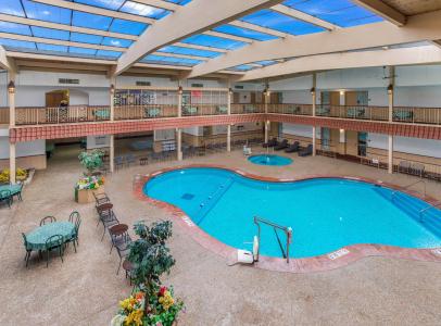 Quality Inn & Suites Downtown - 15