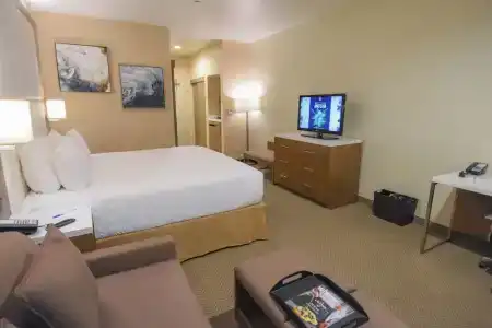Wyndham Anaheim - 34