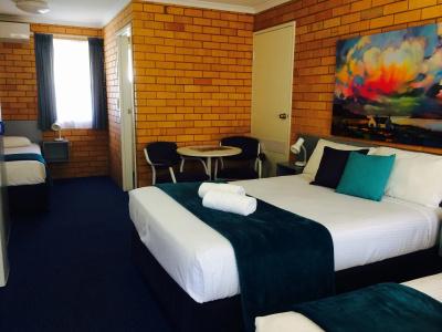 Bosuns Inn - 2