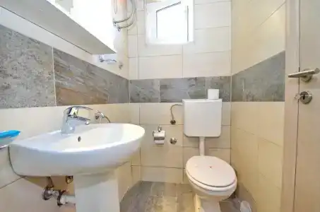 Villa Velzon Guesthouse - 8