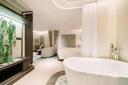 Cat Ba Island Resort & Spa - 8