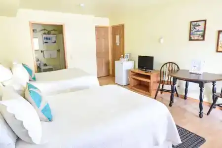 Sea Treasures Inn - 2
