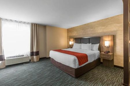 Comfort Inn & Suites Airport North - 30