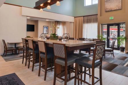 Hampton Inn & Suites Denver-Speer Boulevard - 14