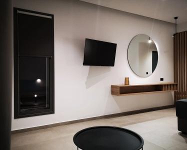Zoes & Suites - 128