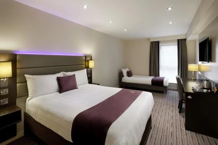 Premier Inn Tottenham Hale - 2