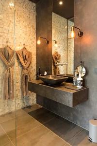 Manzo's Suites - 21