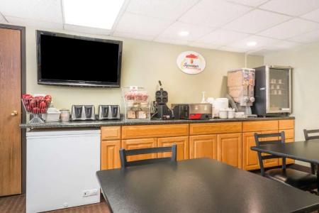 Super 8 by Wyndham - 20
