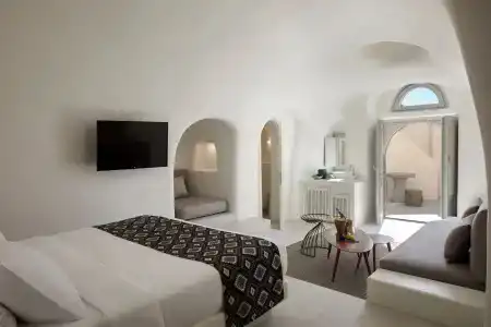 Elysian Santorini - 24