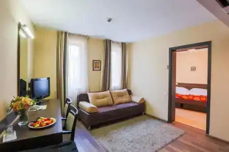 Ce Plaza - 60