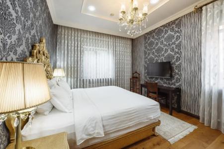Royal Residence - 216