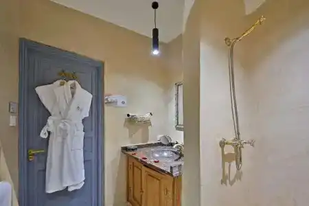 Riad Amya - 8