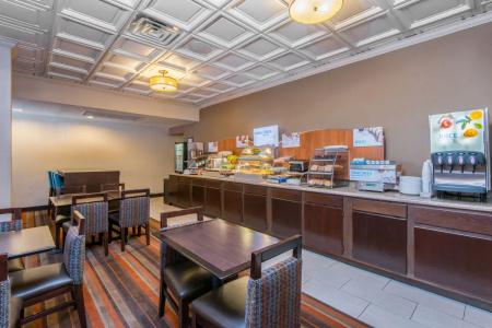Holiday Inn Express-Central - 7