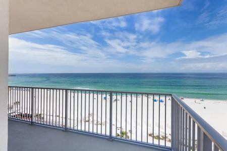 Holiday Inn Express & Suites Beach Beachfront by IHG - 84