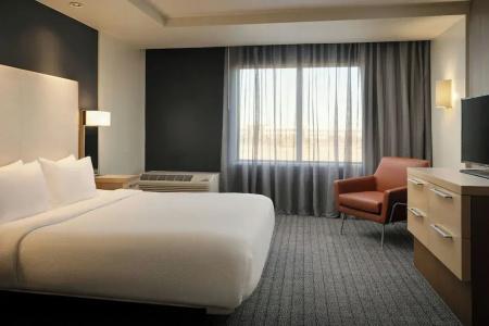 Courtyard by Marriott Alliance Town Center - 45