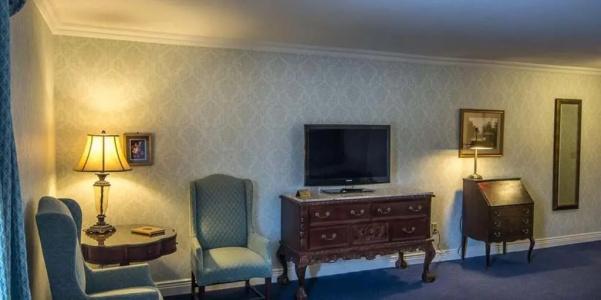 Red Coach Inn - 68
