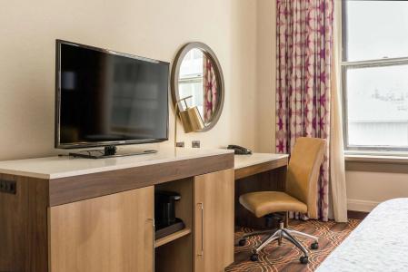 Hampton Inn Majestic Chicago Theatre District - 3