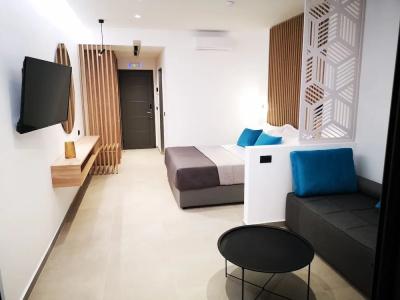 Zoes & Suites - 154