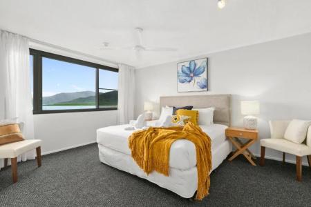 Cairns Aquarius - 92