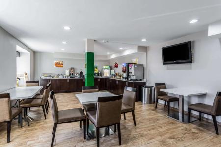 Quality Inn & Suites I-10 - 21