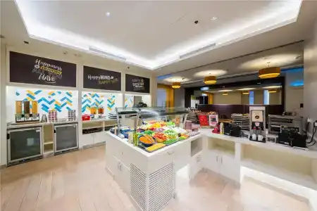 Hampton By Hilton Dubai Airport - 11