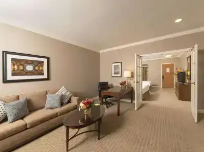 Hilton Indianapolis & Suites - 2
