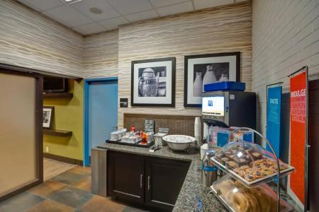 Hampton Inn-Naval Base - 12