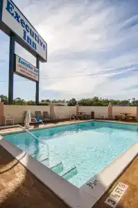 Executive Inn - 10