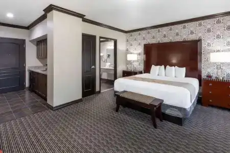 Hawthorn Suites by Wyndham - 34