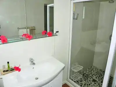 Hillside Retreat - 7