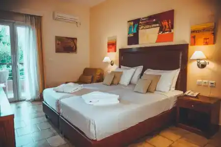 Apollo Resort Art - 91