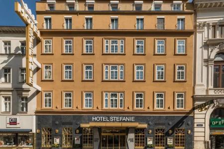 Stefanie - 46
