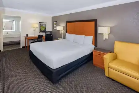 La Quinta Inn by Wyndham I-35 - 24