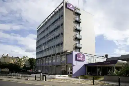 Premier Inn Putney Bridge - 14