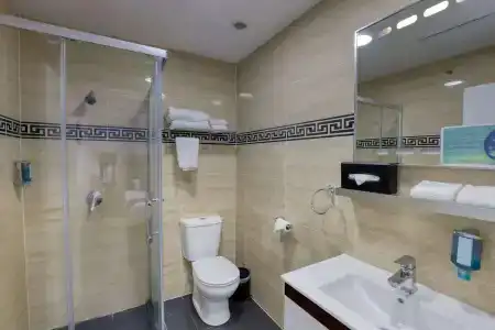 Ramada by Wyndham, City Center - 8