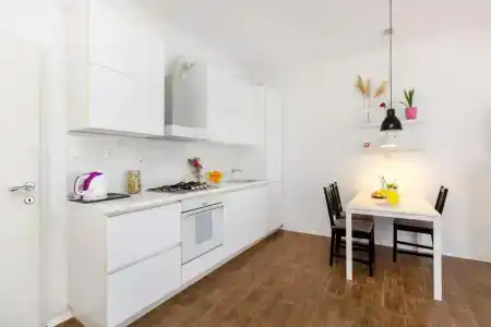 The Whitehouse Apartment - 112