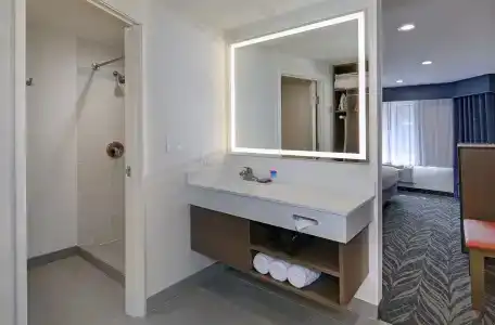 Tropicana Inn and Suites - 12