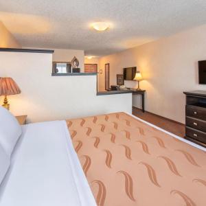 Quality Inn & Suites - 31