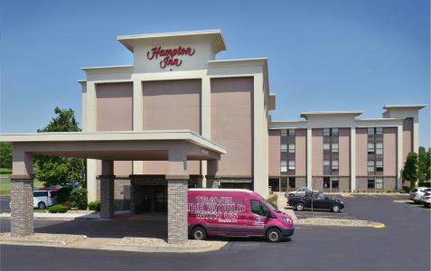 Hampton Inn-Airport - 17