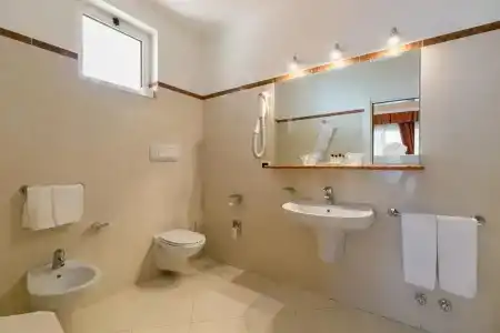 Continental Wellness & Spa - 68