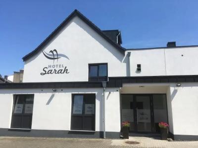 Sarah - 19