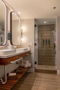 The Waterfront Beach Resort, A Hilton - 215