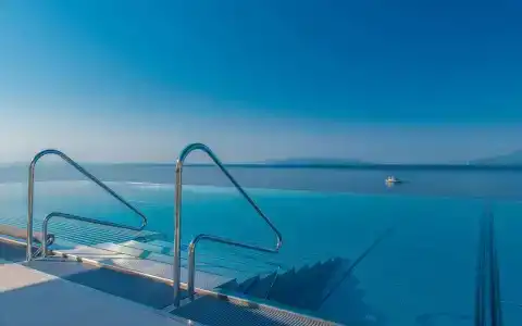 Hilton Rijeka Costabella Beach Resort And Spa - 17