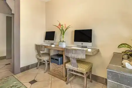 Best Western Plus Inn - 3