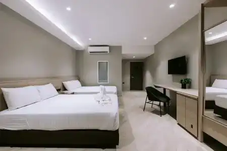 The Rich - 28