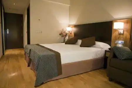 y Apartamentos Conilsol - 2