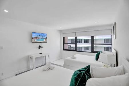The Alexander All Suites - 465