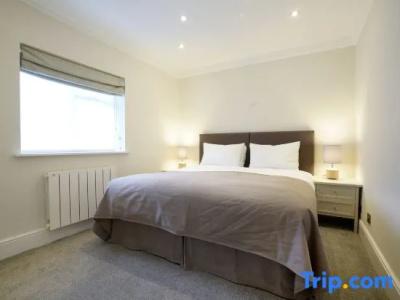 Queensgate Court - 93